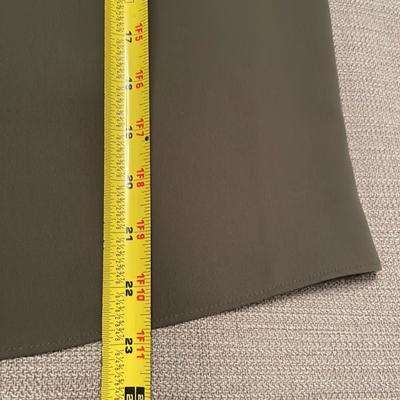 Express Green Sleeveless Top with Cute Accents Large in Perfect Condition Fall - Picture 8 of 12